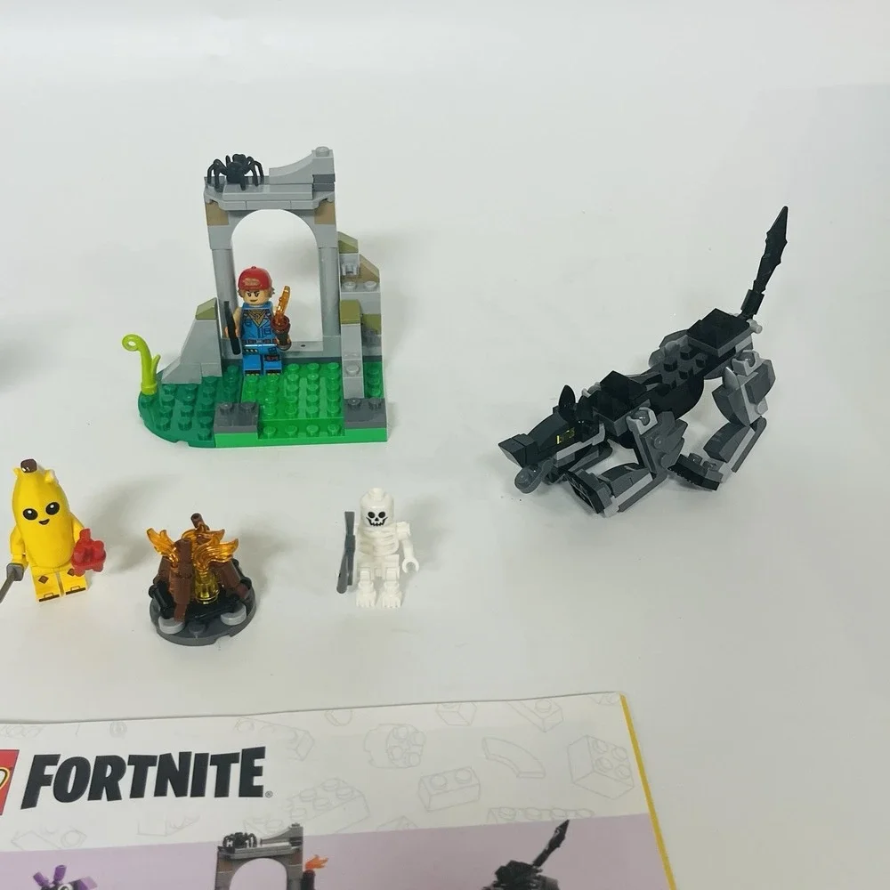 LEGO Fortnite 77075 Peely & Sparkplug's Campset Pre-owned 3 Figurines W/MANUAL